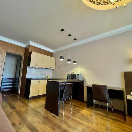 Apartment Elegant Kyiv Exterior photo